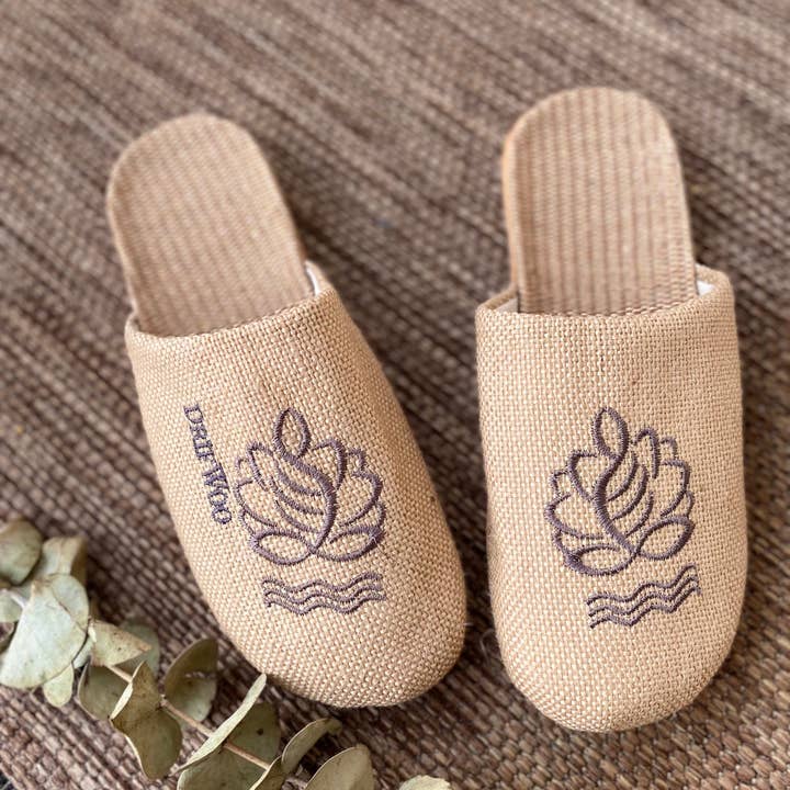 Men Natural Linen Slippers Summer Essentials House Slippers for wholesale by DrifWoo