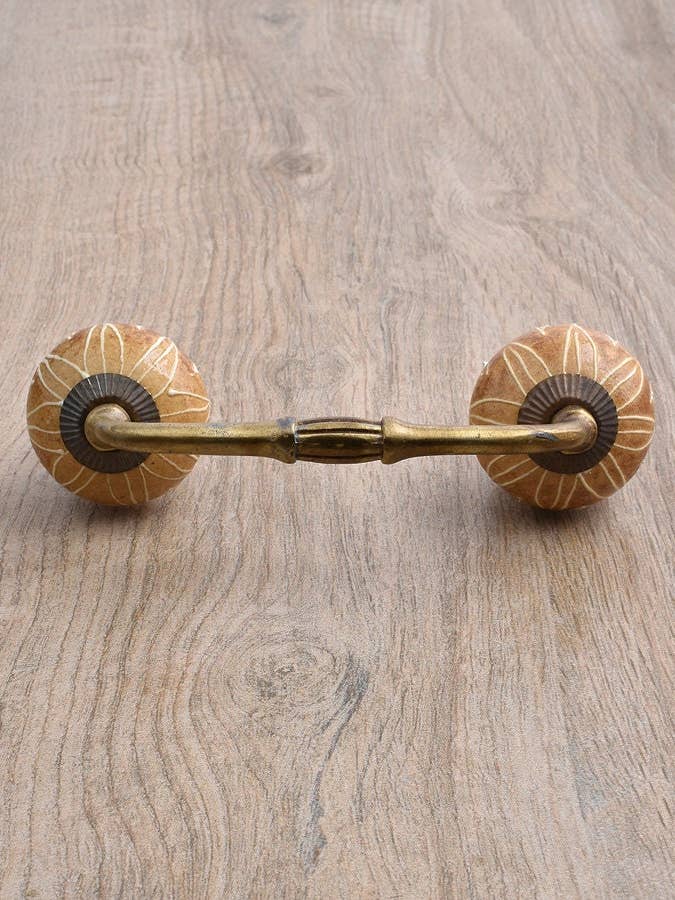 Poignée d'armoire de cuisine en céramique à motif gaufré marron pour la vente par KNOBCO