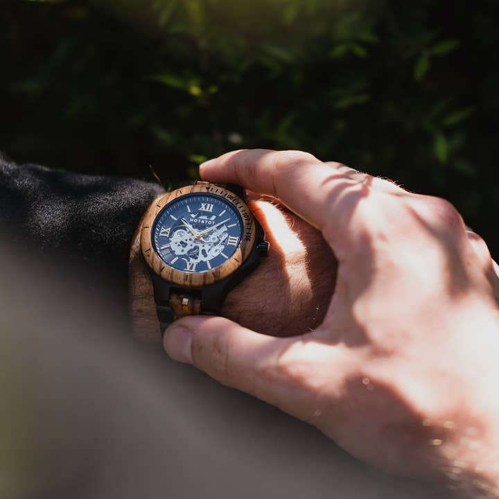 HOT&TOT - Wholesale Wrist Watch - Men's - GOLD MOTUS | Wood watch for men | Automatic | Gold1