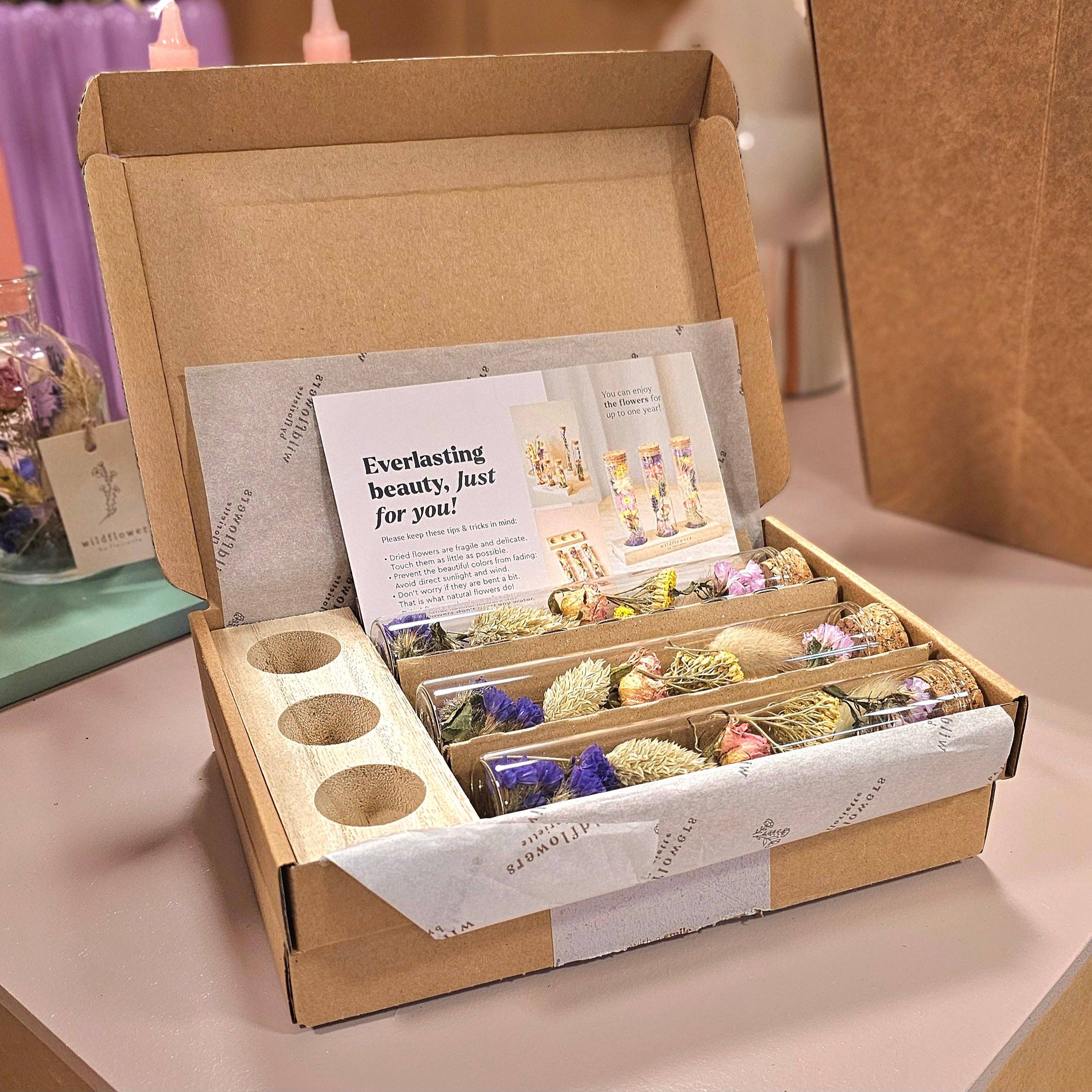 Wildflowers by Floriette - Wholesale Dried/Pressed Flowers - Giftbox - Dried Flowers - Message in a Box - Large2