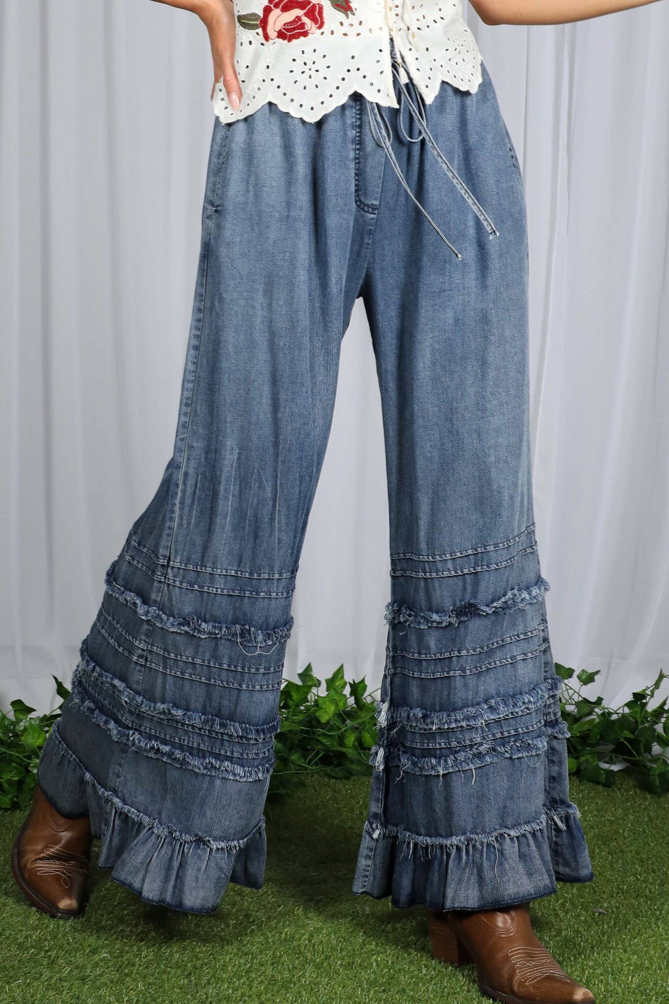 Vine & Love - Wholesale Jeans - Women's - Flared Ruffle Hem Washed Chambray Crop Denim Pants VP8303912