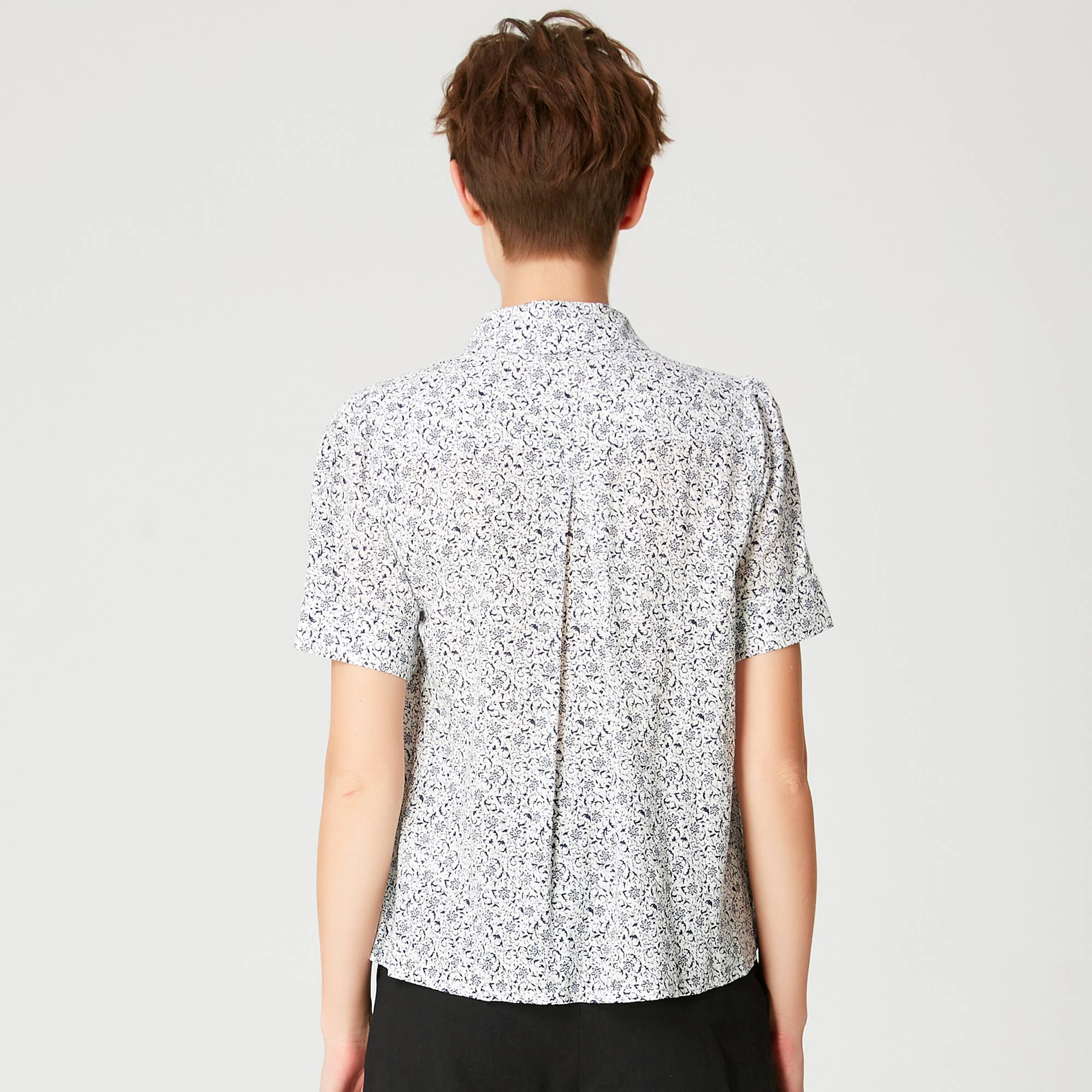 White Floral print short sleeve straight shirt for wholesale on Faire4
