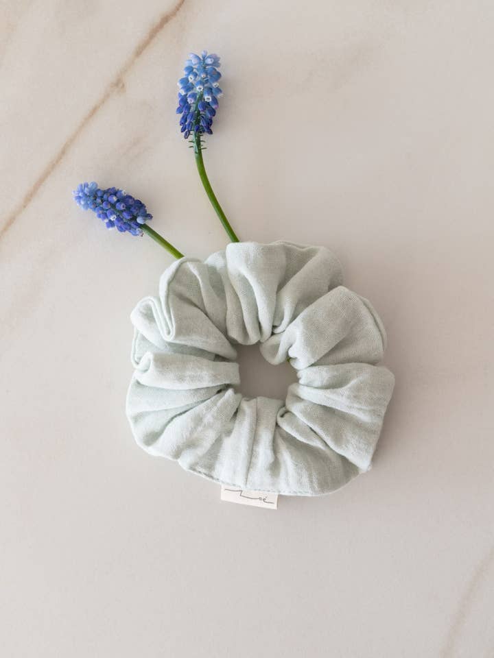 Muslin Cotton Scrunchie – Mint for wholesale by Zoé