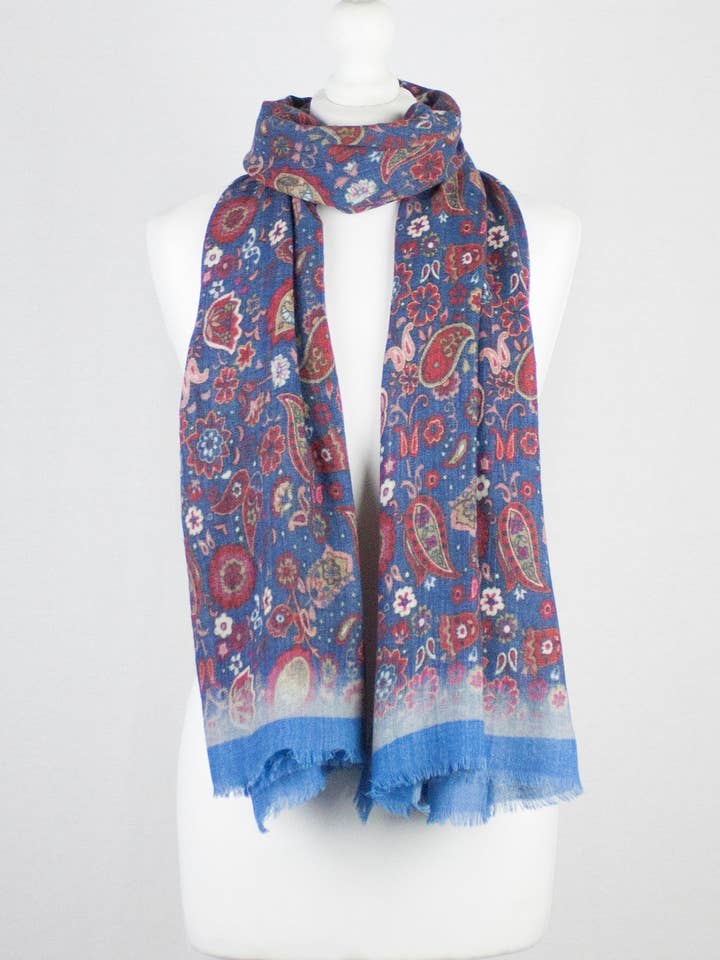 Écharpe en laine mérinos à imprimé cachemire et fleurs - Bleu multi pour la vente par SVEZElife