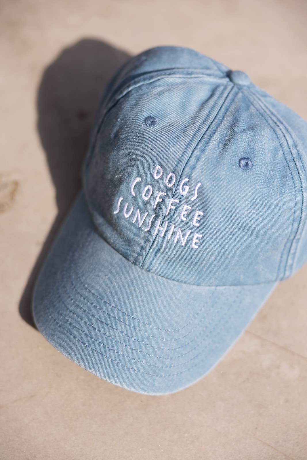 Lieblingspfote - Venta al por mayor Gorra de béisbol - Unisex - Gorra de denim vintage con bordado 'DOGS COFFEE SUNSHINE'3