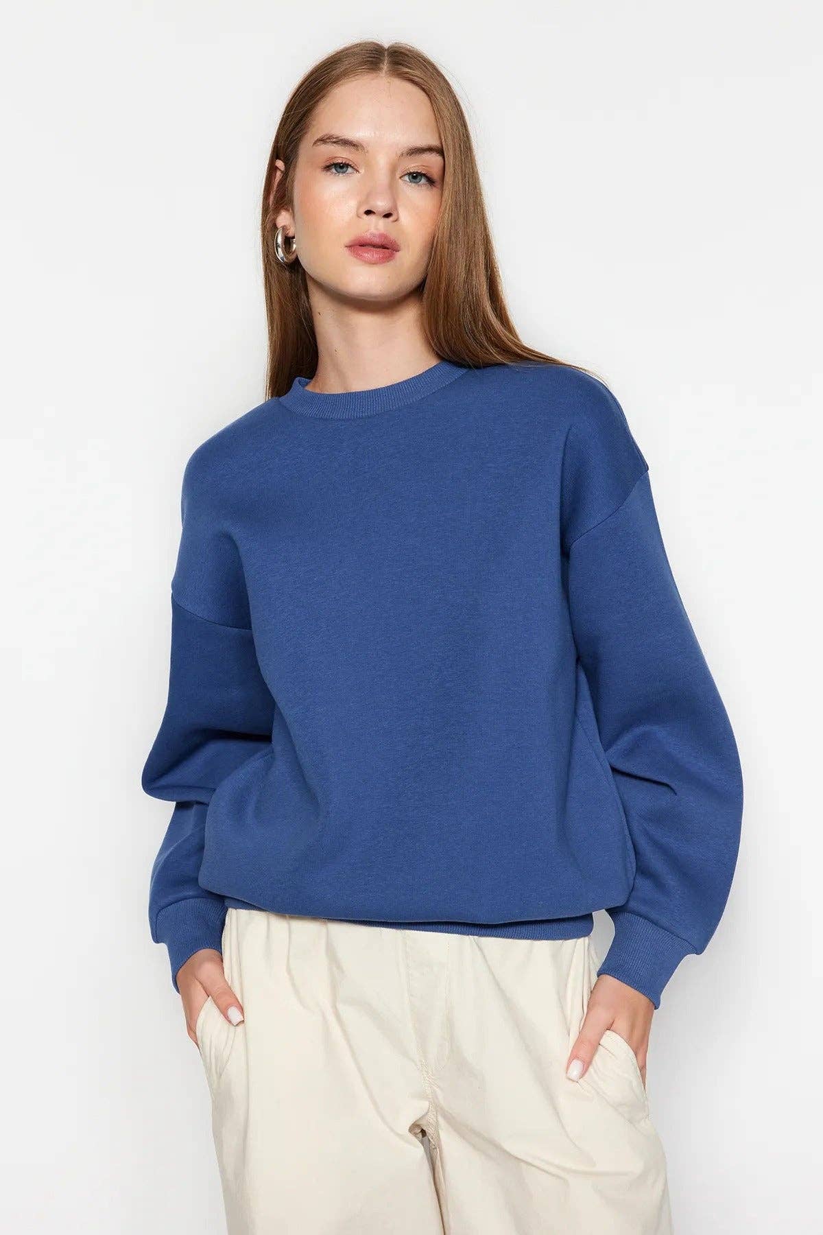 Hoxton Gal – wholesale Sweatshirt – Women's – Thick Fleece-Lined Regular Fit Crew Neck Basic Knit Sweatshirt36