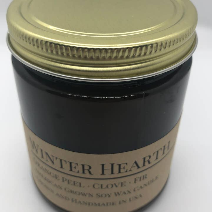 Prairie Fire Candles – Großhandel Kerze im Glas / gefüllte Kerze – Winter Hearth Sojakerze | Apothekerglas aus Bernstein, 9 oz