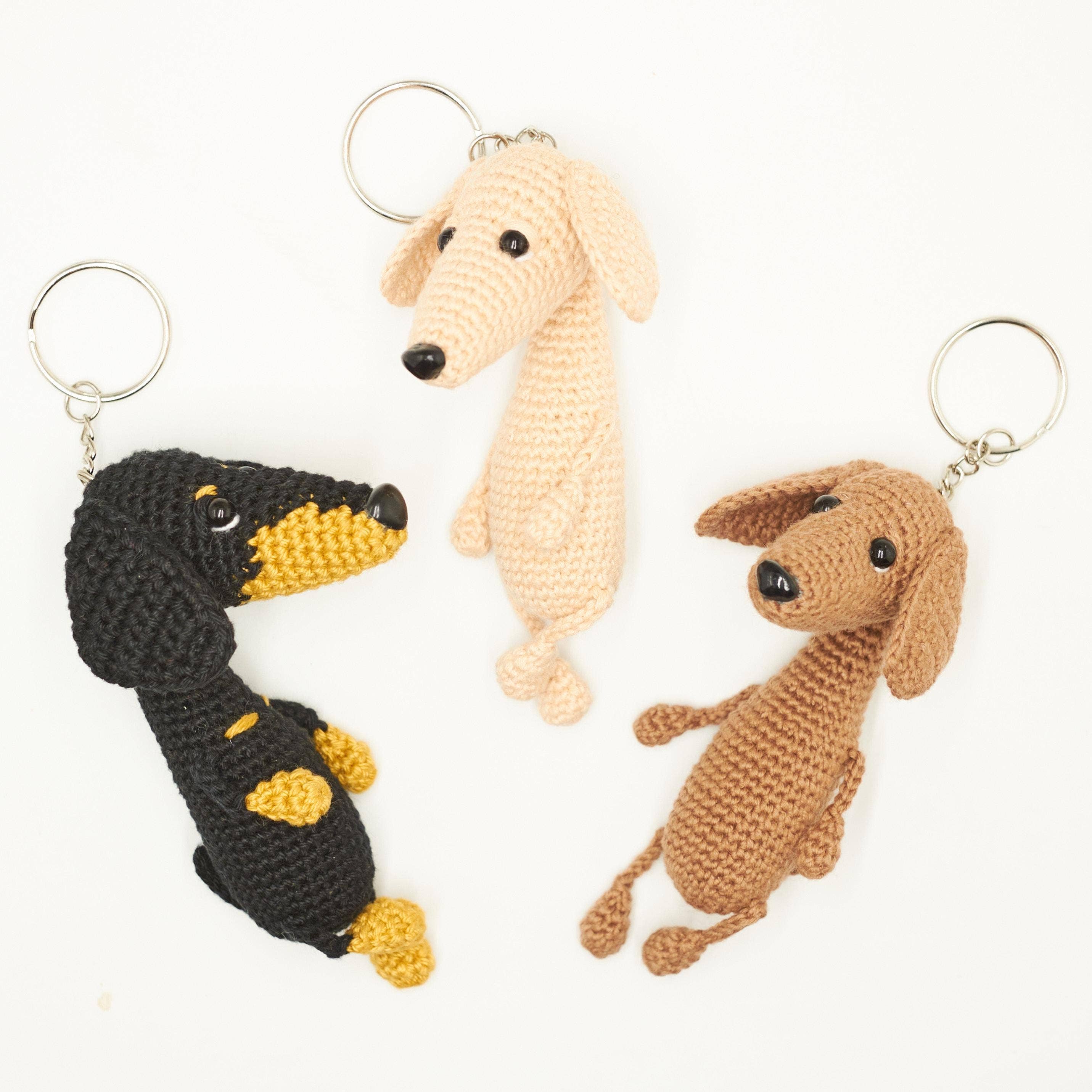 TOMOPOD LLC – wholesale Christmas decoration – Crochet Keychain Dachshund, Keyring Funny Sausage Dog Decor1