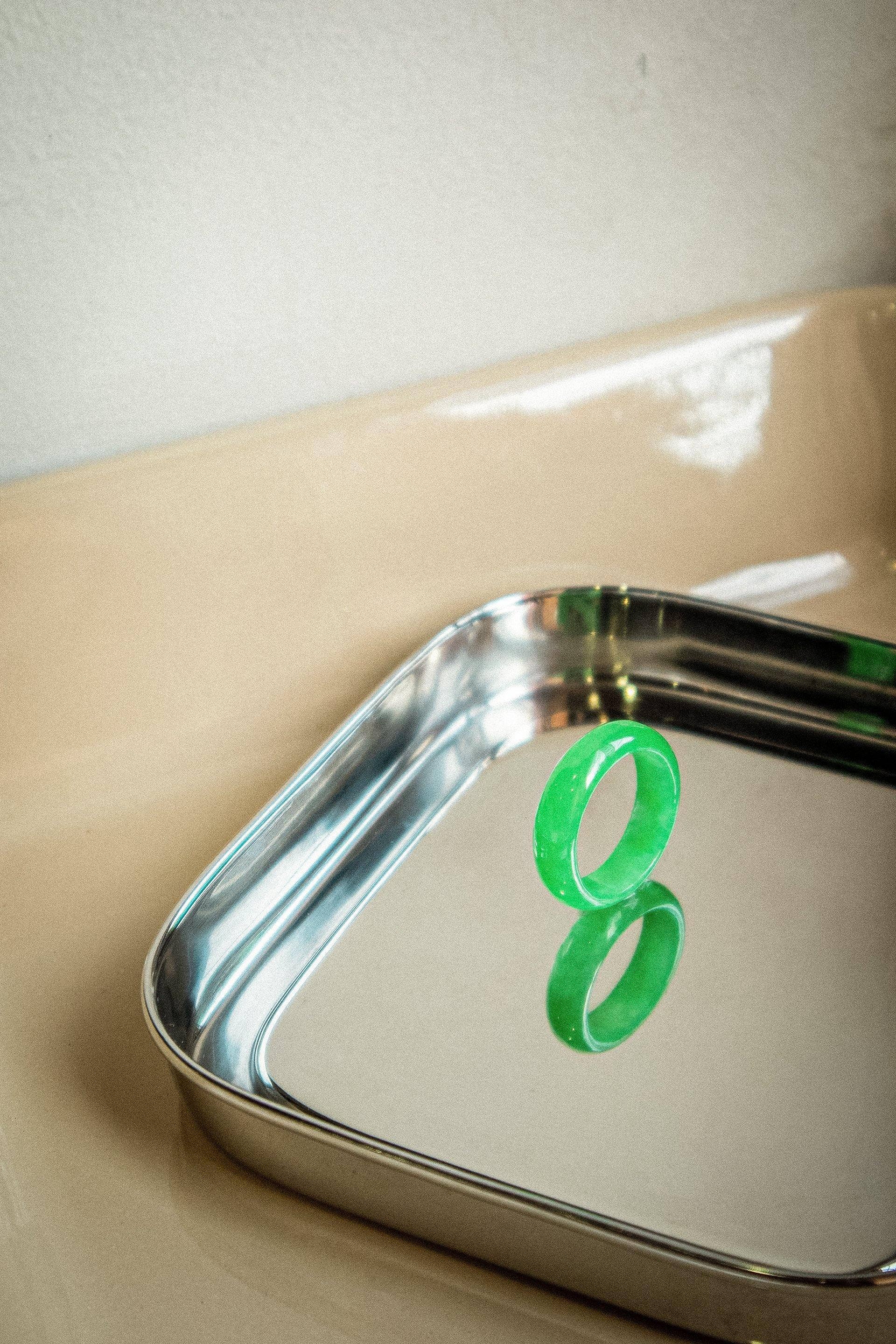 Verde zZ — Anello con giada verde imperiale in vendita all'ingrosso su Faire2