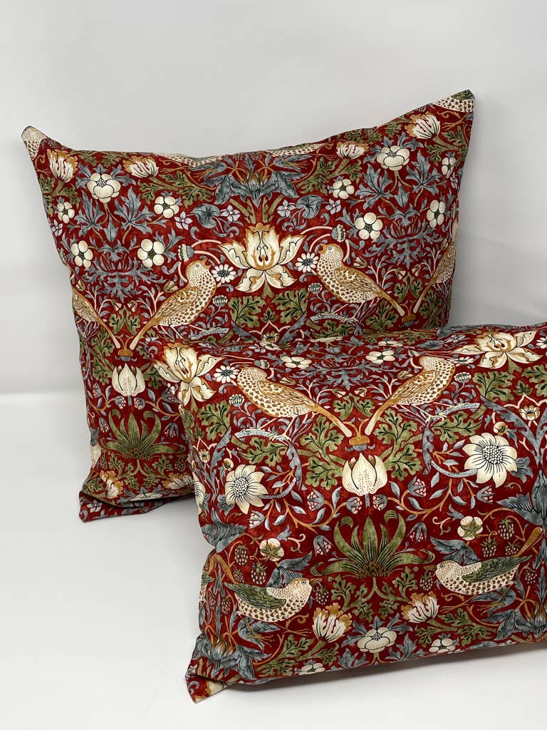 Fait Par Moi – wholesale Cushion set – William Morris Strawberry Thief Design Cushion (Red)2