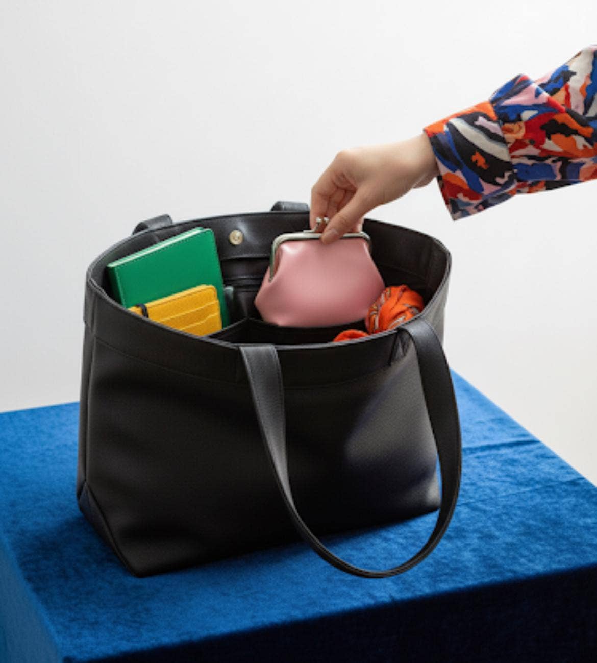 Magnifique Hearts - Wholesale Coin Purse - Women's - Pink Canvas Coin Purse – 3.5″ Compact Change Holder3