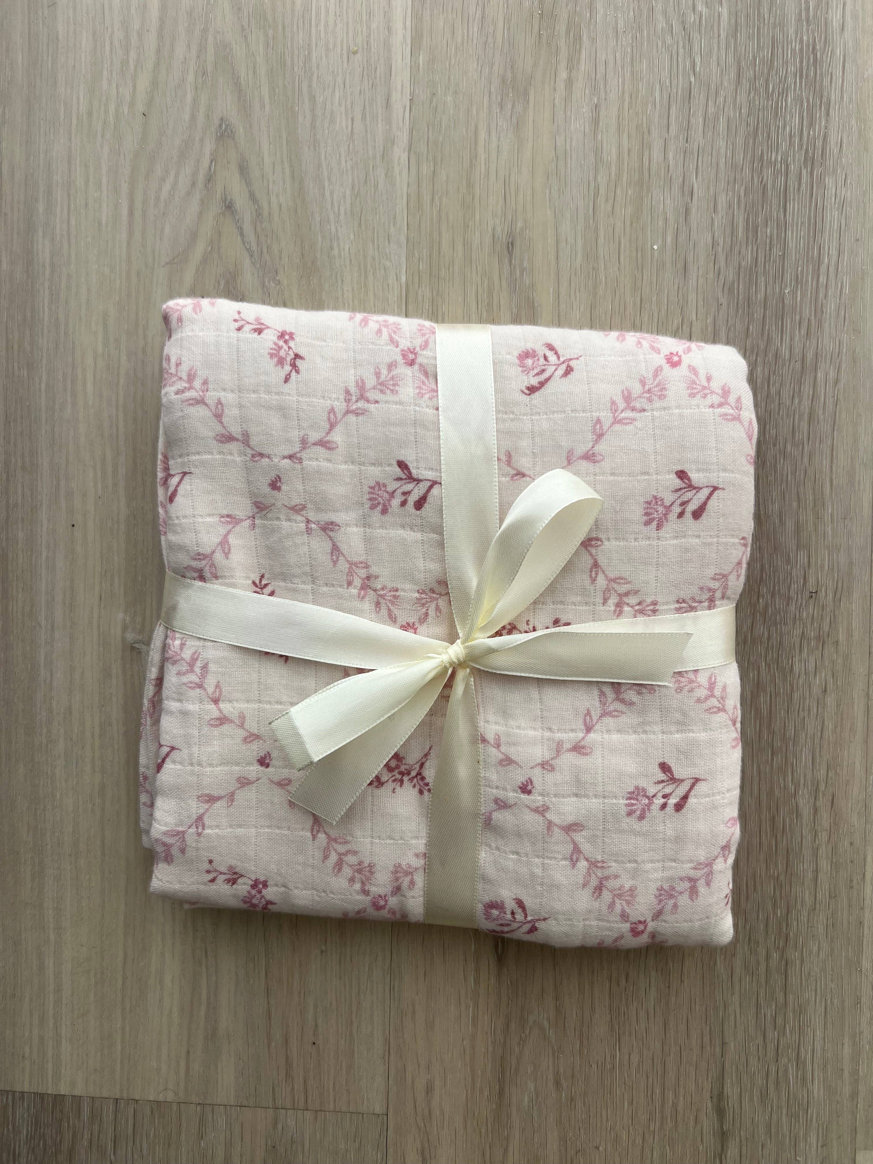 Little Threads - Wholesale Bedding Blanket - Kids & Baby - Mauve Lattice Muslin Blanket1