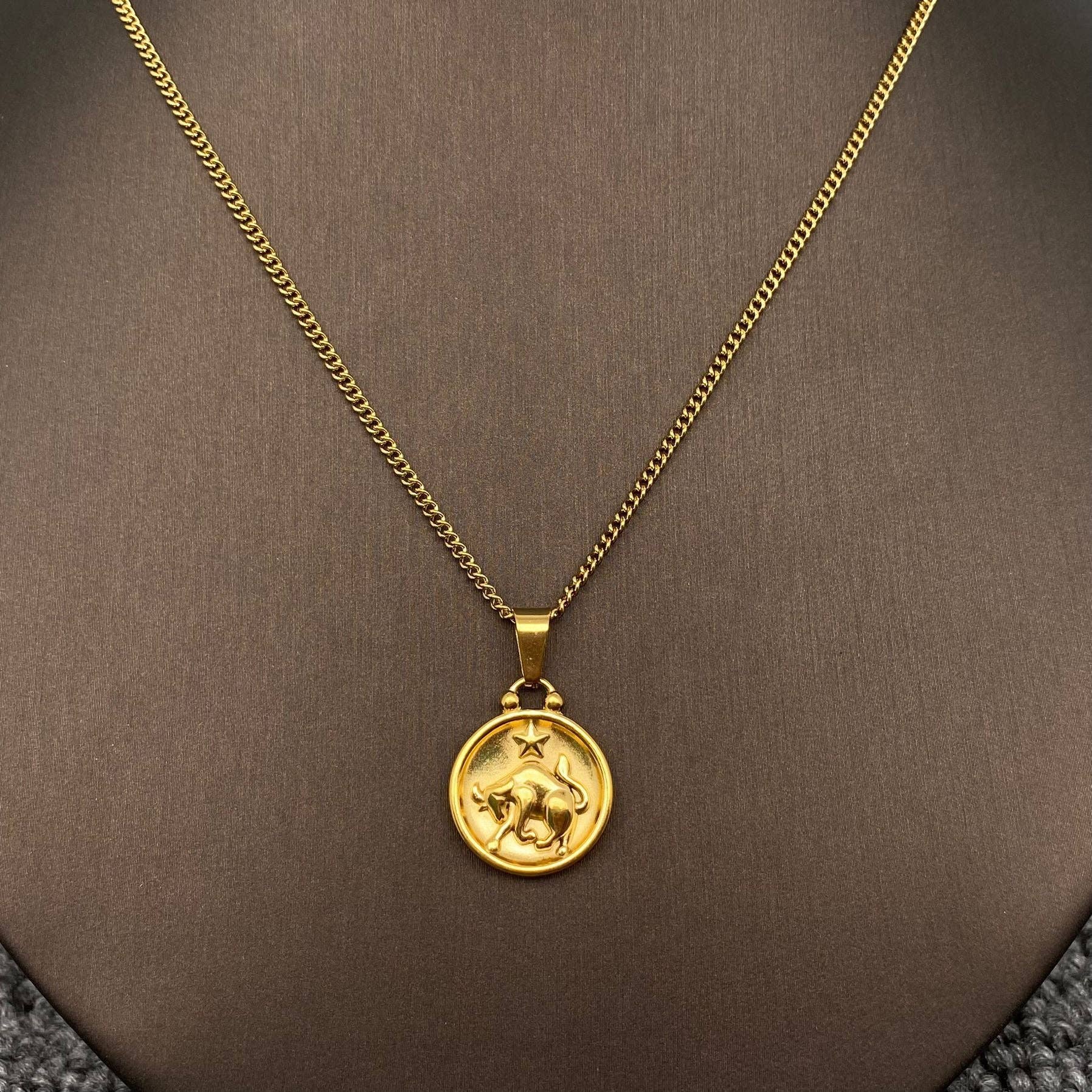 Mio Queena – Engroshandel Halskæde med vedhæng – Zodiac 12 stjernetegn halskæde i 18K guldbelagt rustfrit stål - Mio Queena15