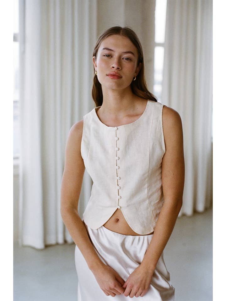 a.ren - Wholesale Blouse - Women's - AR1162 | Woven 100% Linen Button Down Curved Front Hem Vest