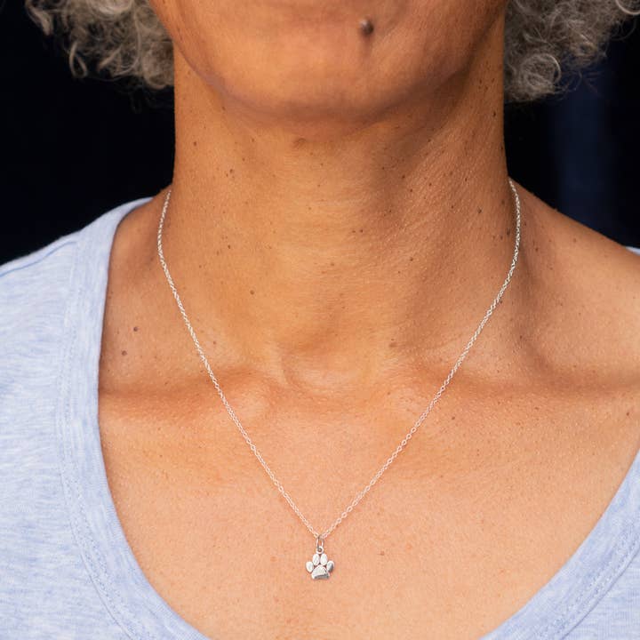 Nina Designs - Vendita all'ingrosso Collana con ciondolo/pendaglio - Collana in argento Sterling con stampa zampa1