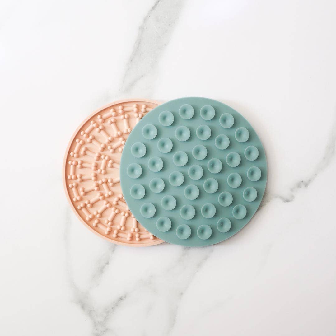 Cali Fluff Co. - Wholesale Pet Food Mat - Dog - Round Lick Mat5