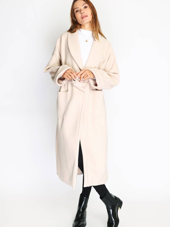 Manteau uni avec ceinture MC-M24010
pour la vente par ORNELLA PARIS