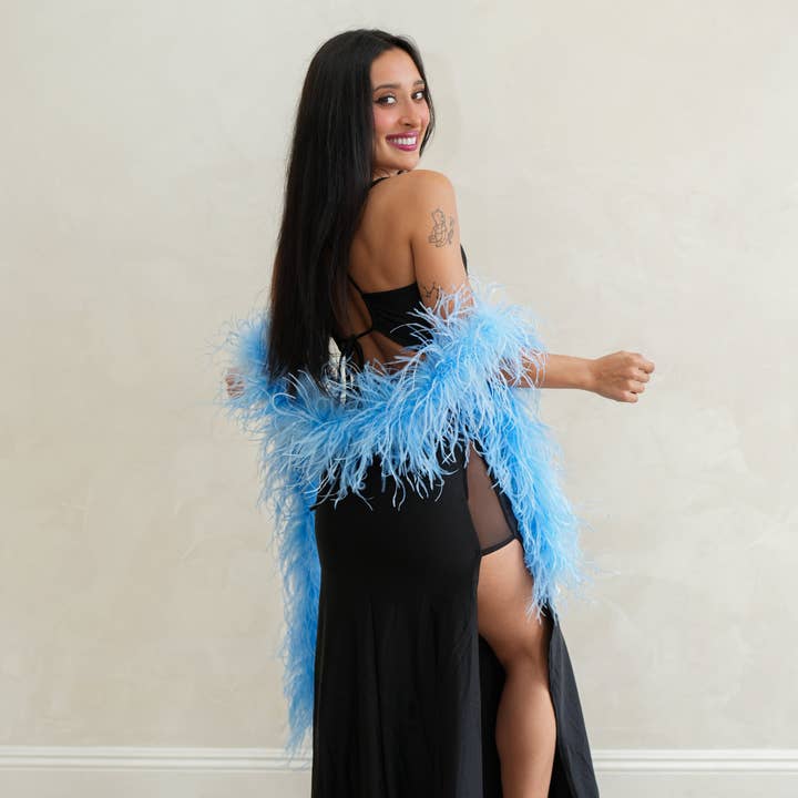 Boa en plumes d'autruche bleu français 2 plis pour la vente par Zucker Feather Products