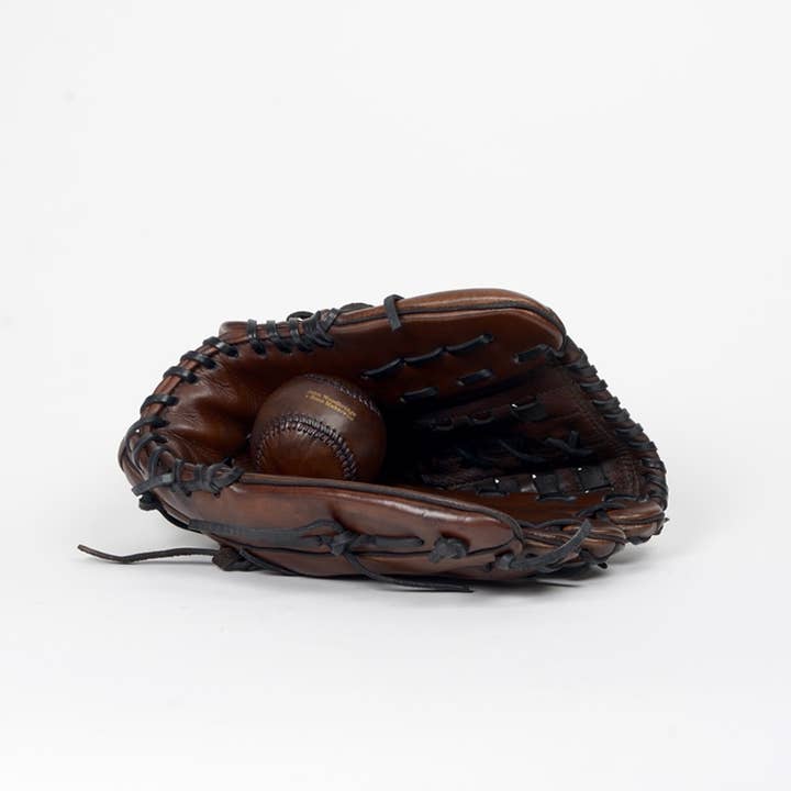 John Woodbridge Makers - Wholesale Sporting Accessories - VINTAGE LEATHER BASEBALL GLOVE 1920