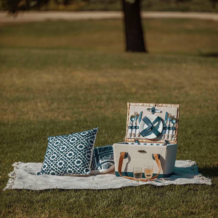 Beige Canvas with Navy Blue Accents Boardwalk Picnic Basket for 2 for wholesale on Faire24