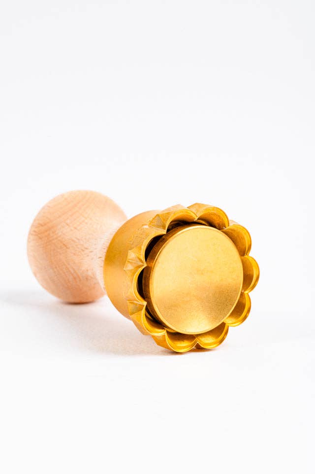 LA GONDOLA – wholesale Kitchen tool/gadget – Round Flower Ravioli Pasta Cutter, Stamp in brass