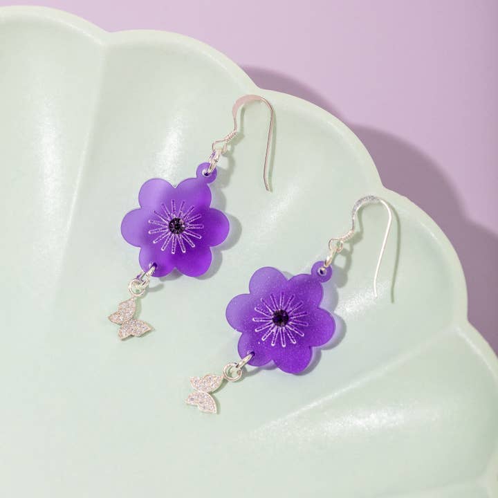 Pendientes de Anzuelo con Flores y Mariposa de Plata de Ley con Piedras Preciosas para venta al por mayor de The Gifting Knot Ltd
