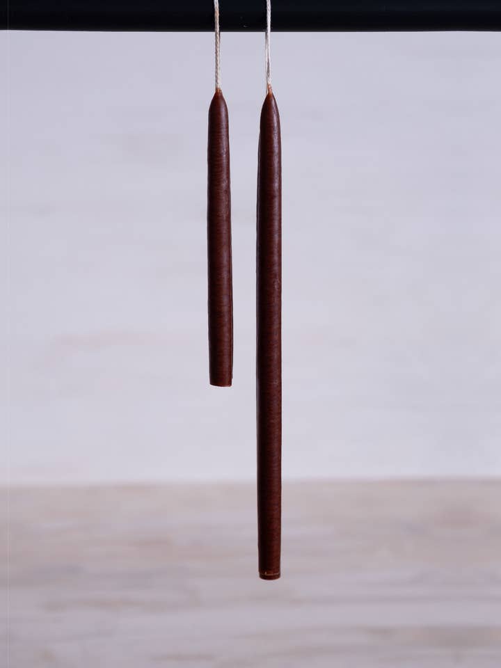 Candele affusolate Skinny - Umber per la vendita all'ingrosso da parte di Made Market Co.