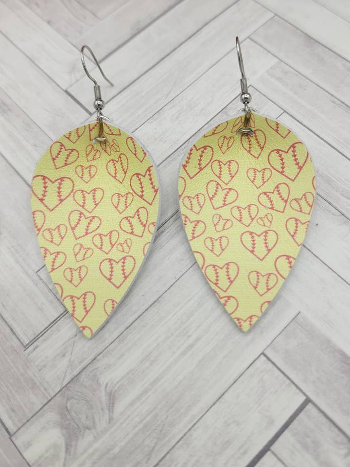 Softball Heart Pinch Ægte læder øreringe for engroshandel hos FL Girl Designs