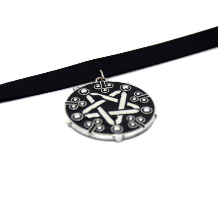 Yumiland - Wholesale Pendant/Charm Necklace - Yennefer black necklace2