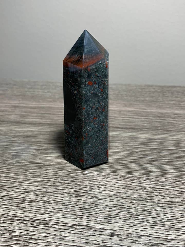 Bloodstone Crystal Tower för wholesale av Godly Crystals LLC