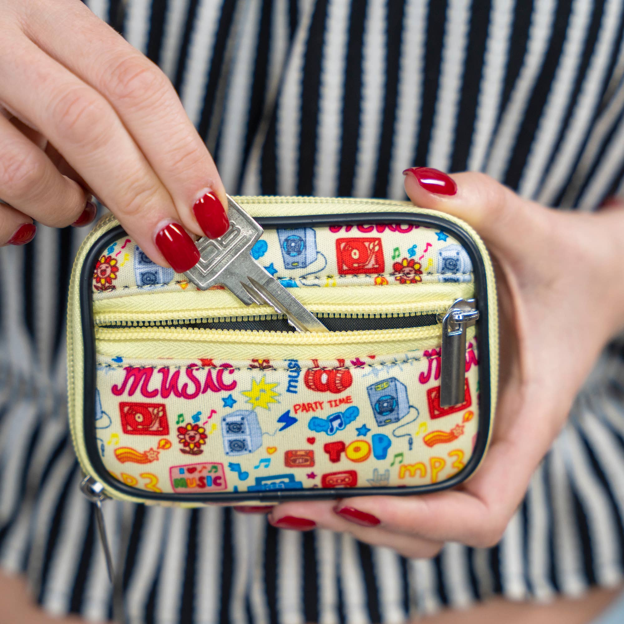 MADE EASY KIT - Wholesale Pill Organizer - Made Easy Kit Pill Case - 7-Day Travel Medicine Organizer67