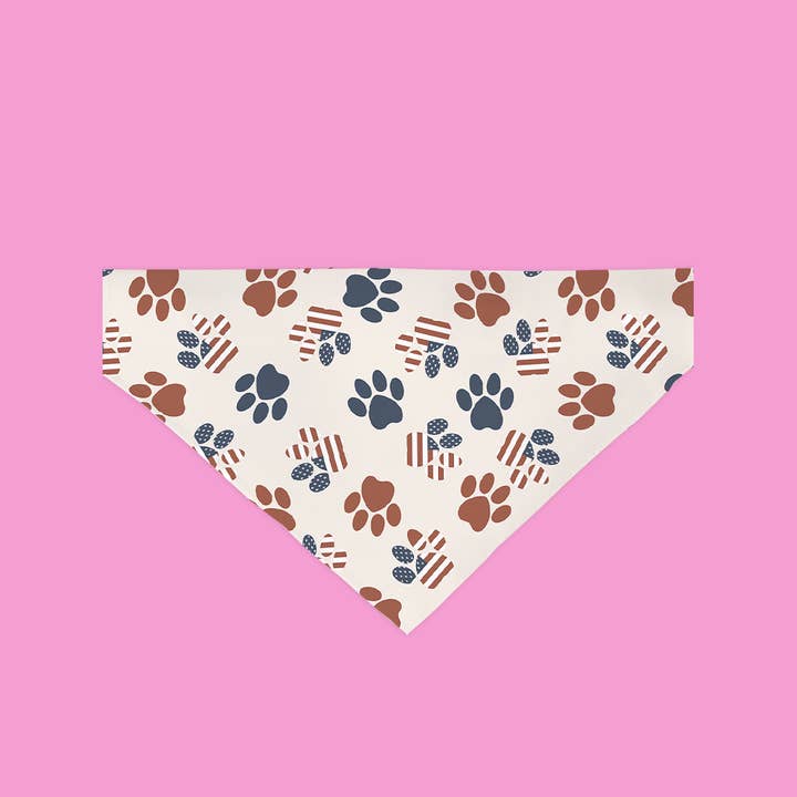 Röd, vit och tassar Bandana för wholesale av Dope Dog Co