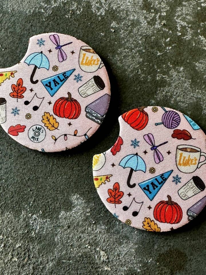 Stars Hollow-inspirerede BILKOPHOLDERE - sæt med 2 for engroshandel hos Tally Plant Club