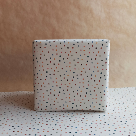 Silly Goose – Engroshandel Gavepapir – Indpakningspapir med konfettimønster0