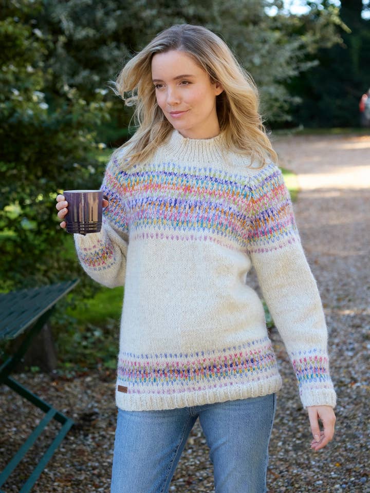 Arundel - Pull en Laine Mohair Douce Tricoté Avoine Pastel pour la vente par Pachamama Ltd