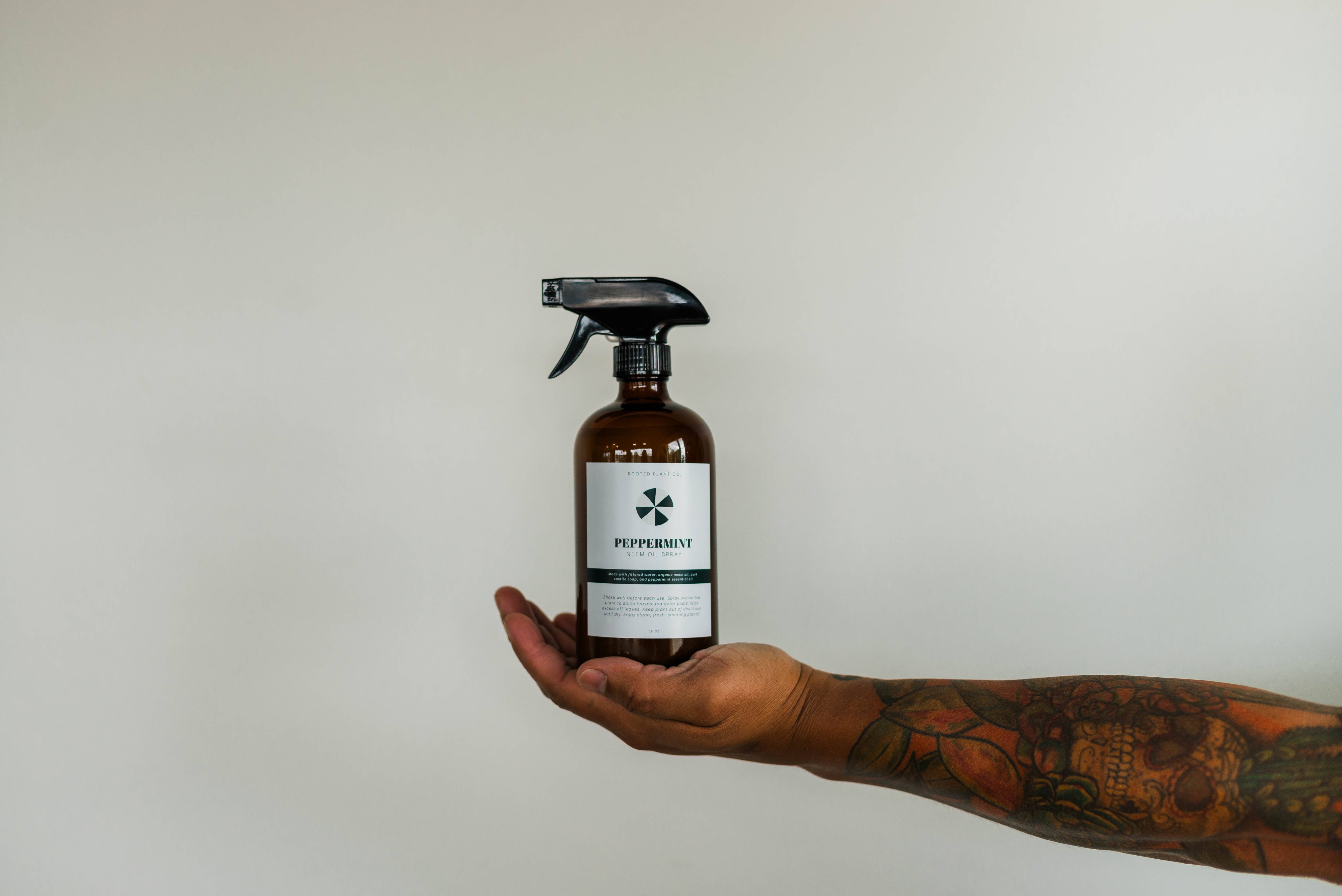 Rooted Plant Co. - Vente Brumisateur pour plantes - Spray pour plantes à l’huile de neem et menthe poivrée1