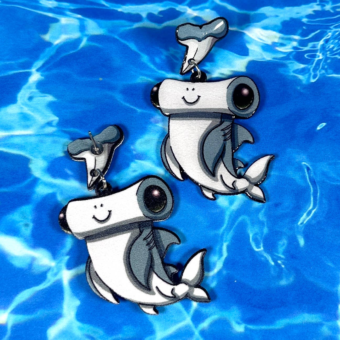 Sea Pixie Designs - Vente Boucles d'oreilles pendantes - Boucles d'oreilles pendantes requin-marteau, légères, sans nickel5