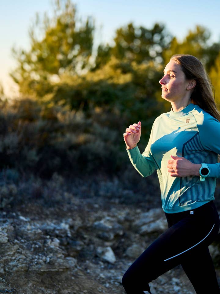 THE FAIR SPORT – Großhandel Sportoberteil – Damen – Das langärmlige Oberteil für Damen zum Laufen & Multisport3