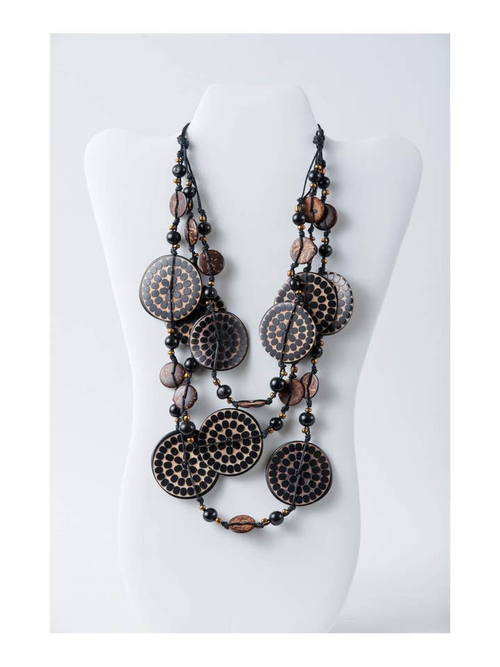 Collar en Capas Eco-Chic de Lana – Tagua y Coco Grabados para venta al por mayor de TaguArtsy