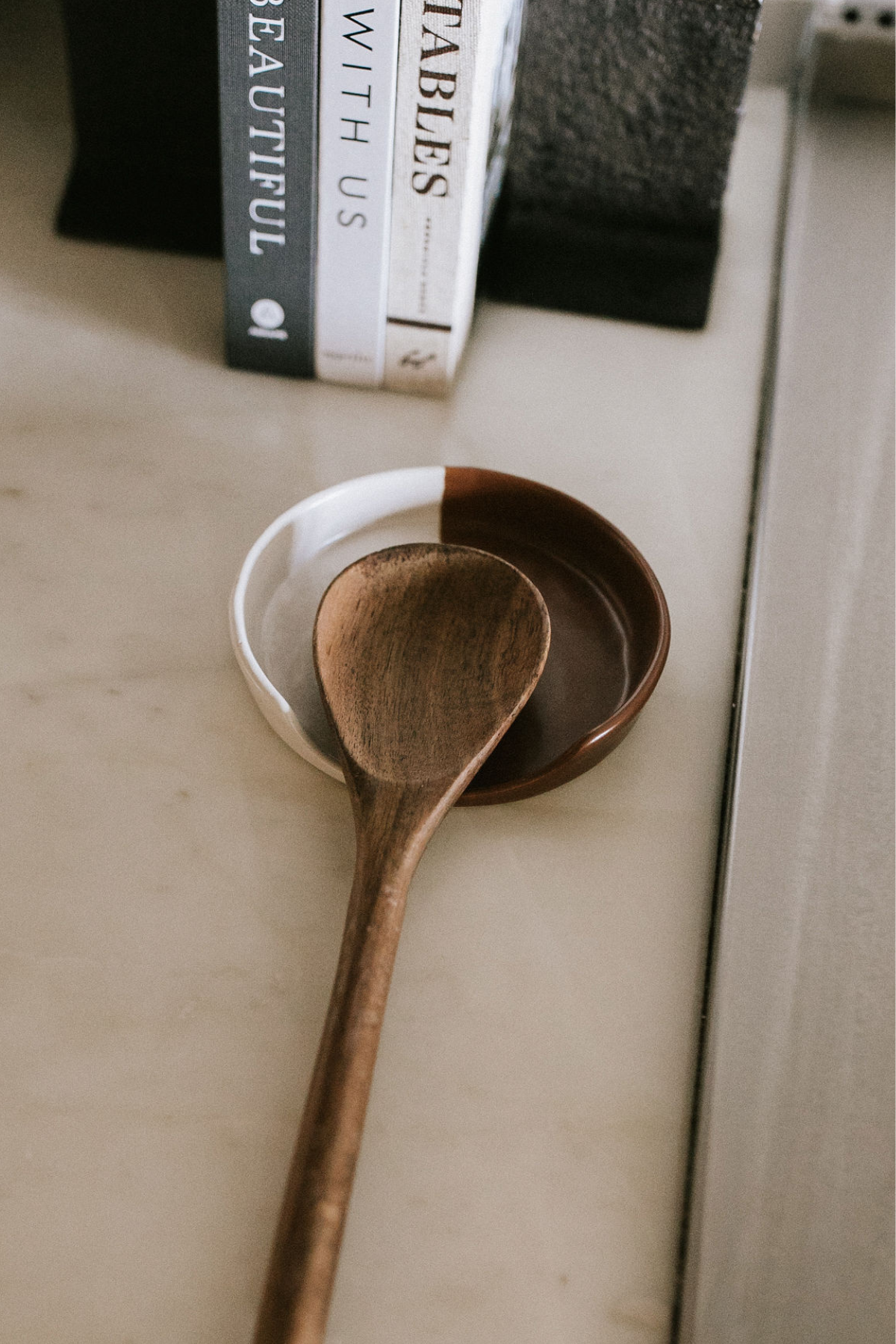 THELIFESTYLEDCO - Wholesale Spoon Rest - Waylon Spoon Rest - Brown/White - 4 inch1