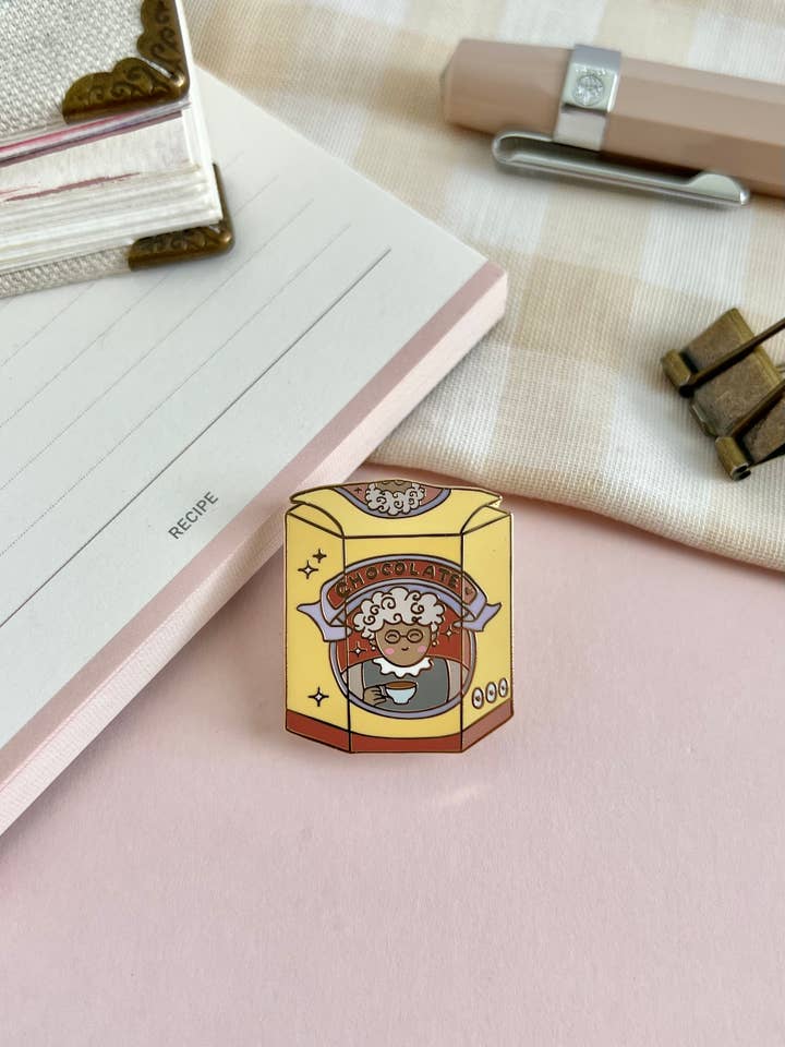Varm kakao emalj Pin för wholesale av Marlene Vega Studio