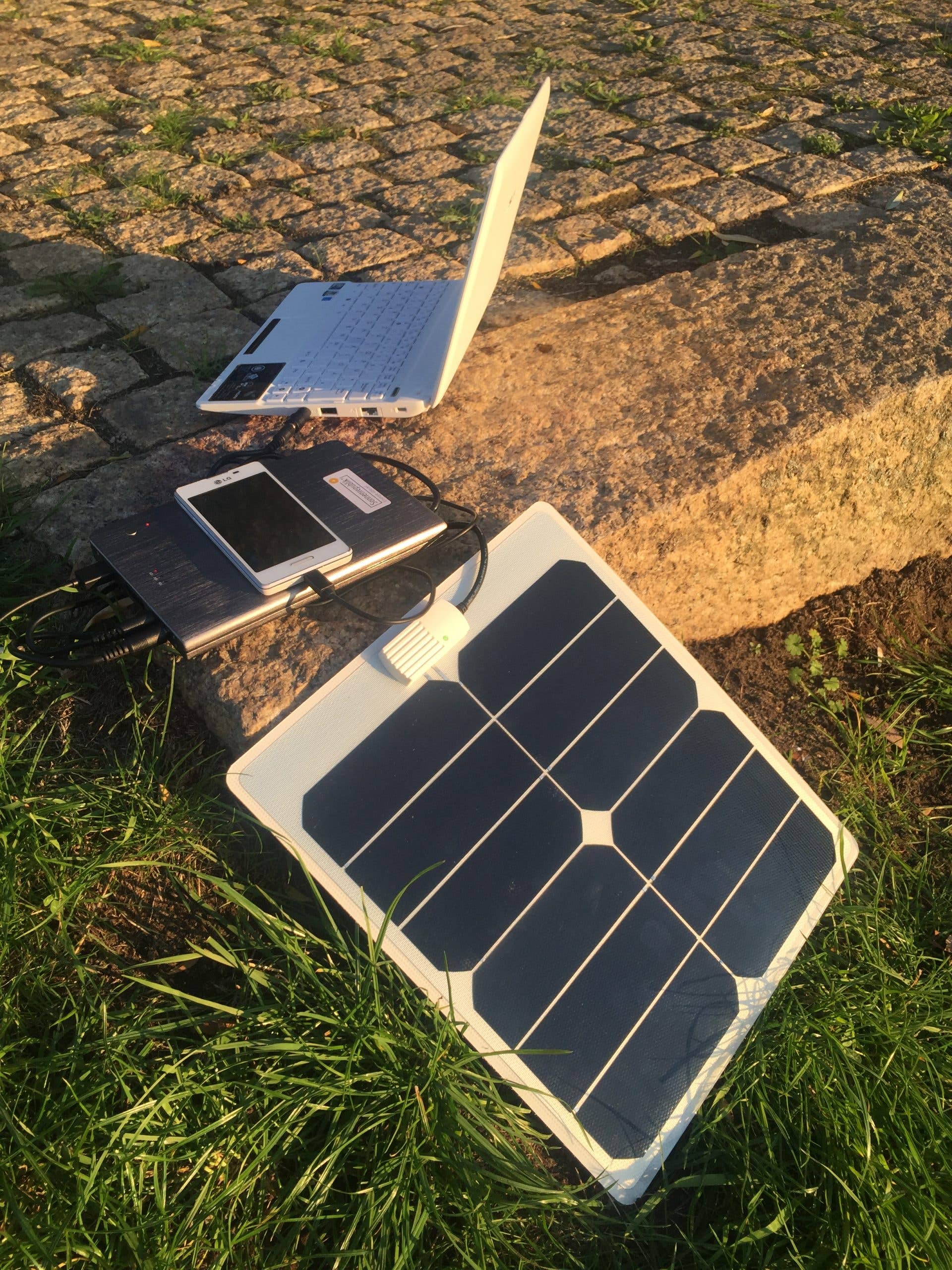 Sonnenrepublik – wholesale Portable charger – Surf14 solar panel3