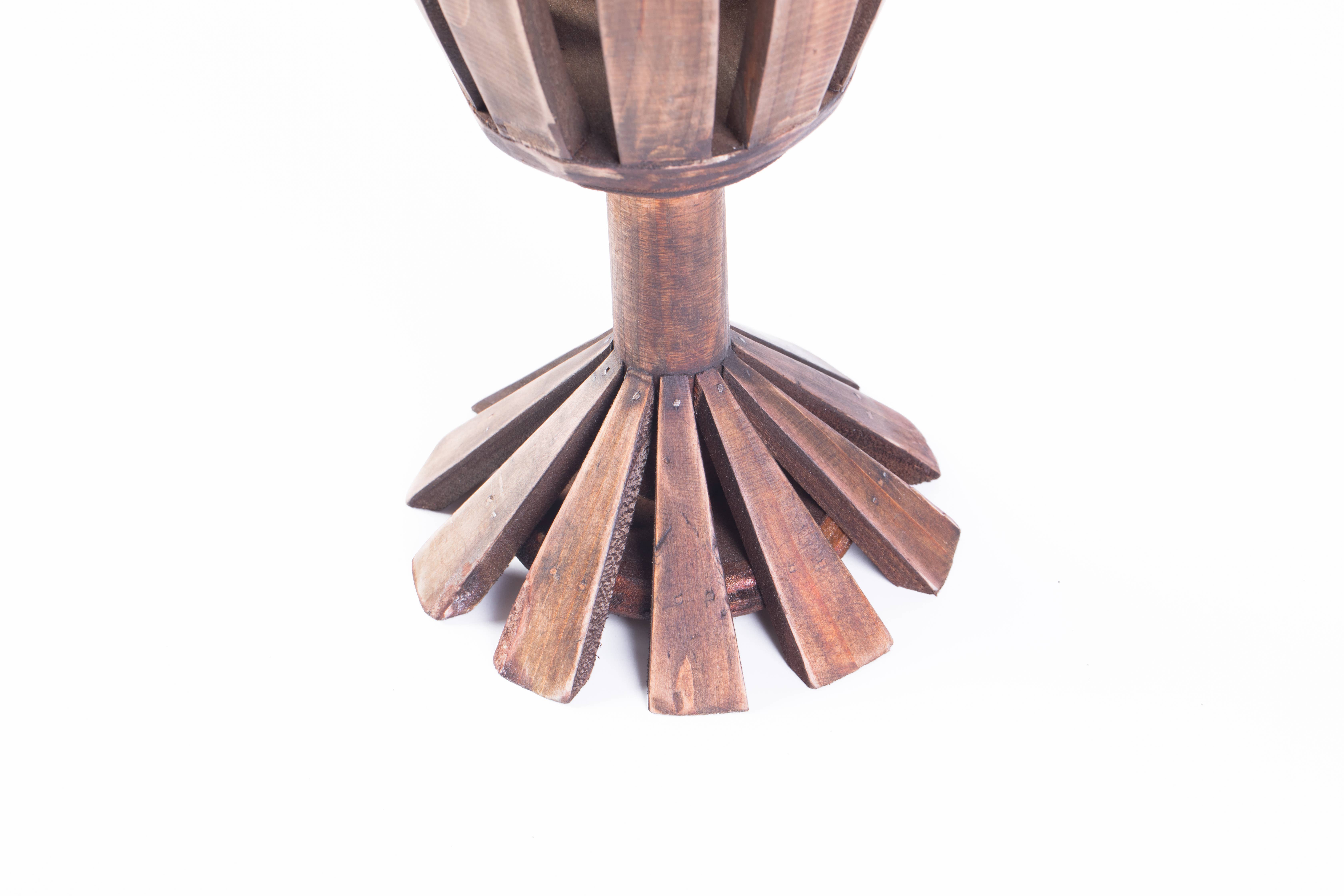 Quickway Imports - Vente Porte-bouteilles - Porte-bouteille de vin décoratif vintage en forme de gobelet3