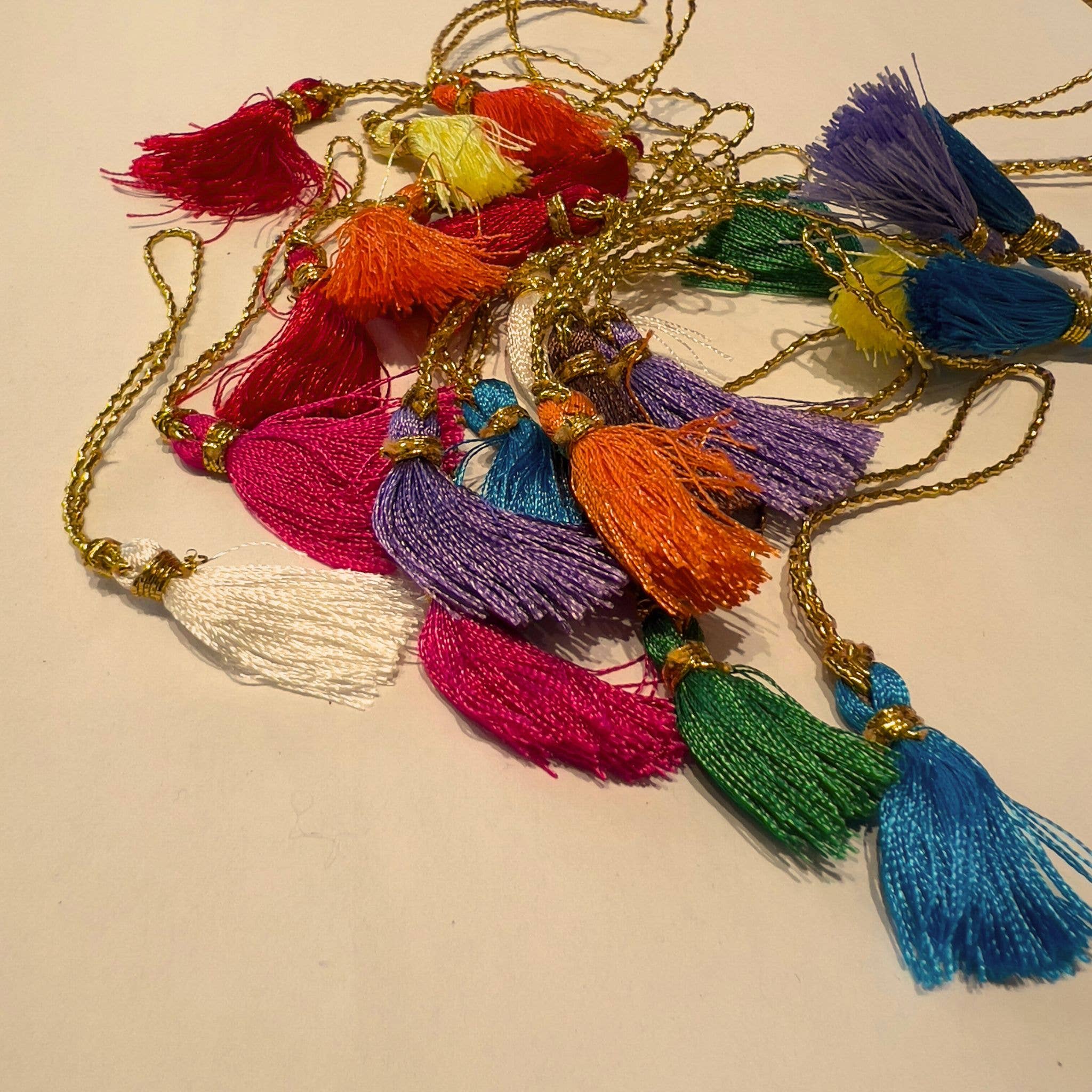 Indika - Venta al por mayor Borla decorativa - Borlas de colores brillantes, paquete de 10, para álbumes de recortes o regalos2
