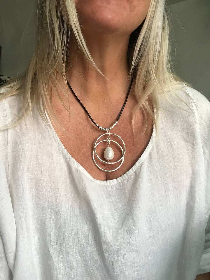 collier en cuir pour la vente par myDemimore