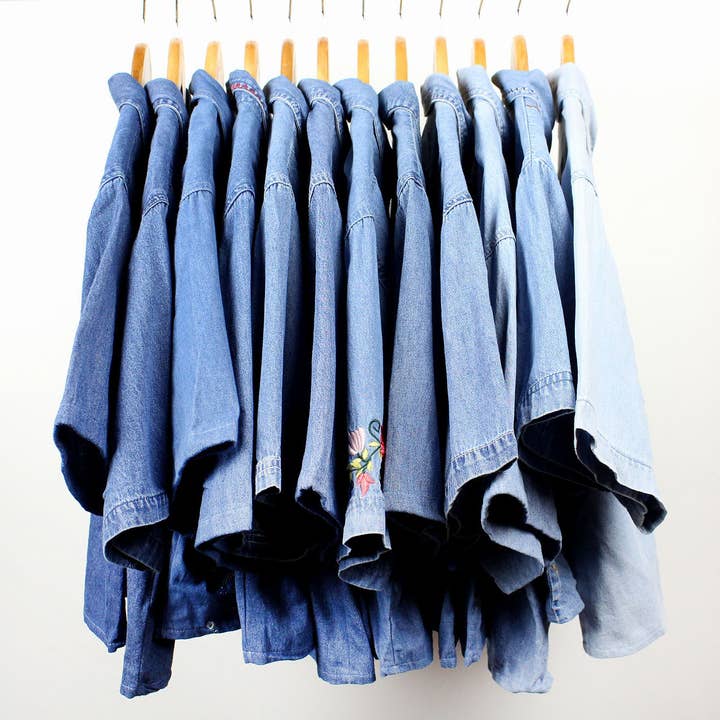 Camicia in Denim Vintage Rielaborata - Taglio Corto per la vendita all'ingrosso da parte di Sun's Out!