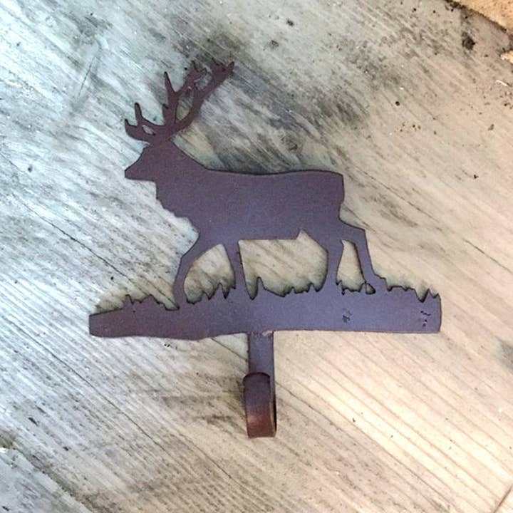 Deer metal hook for wholesale by LES SCULPTEURS DU LAC