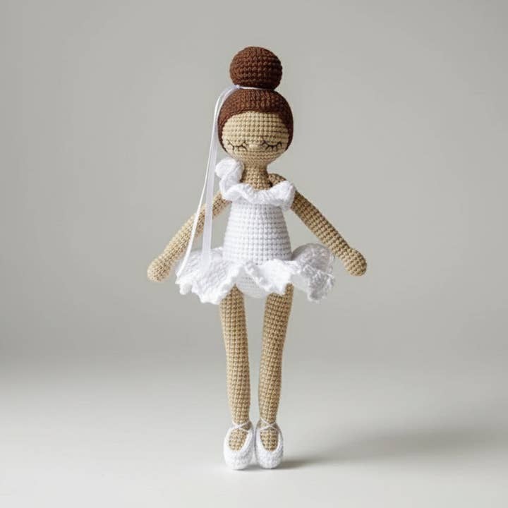Hæklet Little Ballet Girl Doll Legetøj - Håndlavet med bløde materialer, levende balletoutfit, sikkert for alle aldre for engroshandel hos Joy Gift London