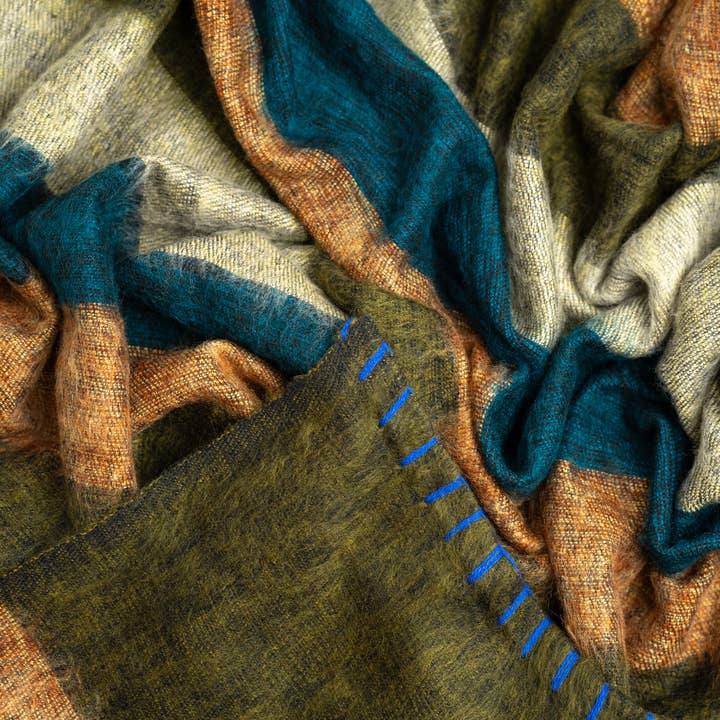 ART HIMALAYAN TRADING LTD - Venta al por mayor Mantas de sofá - Manta de viaje de lana de yak extra suave 46"x90" hecha a mano