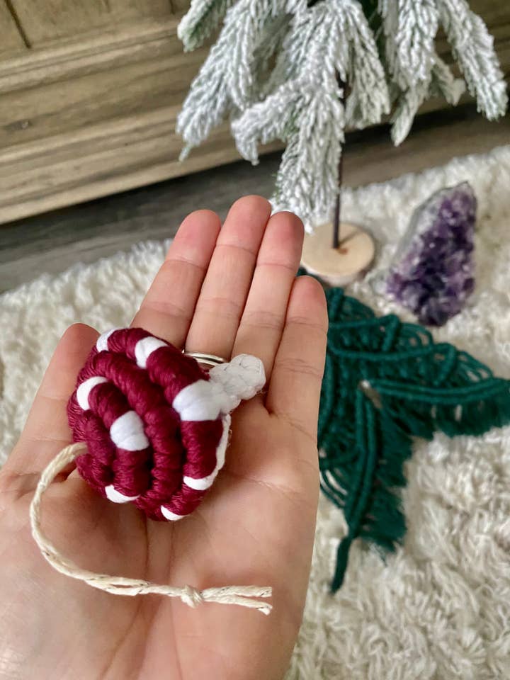 Makramee-Pilz-Ornament für den Großhandel von HalfwayHippieCa